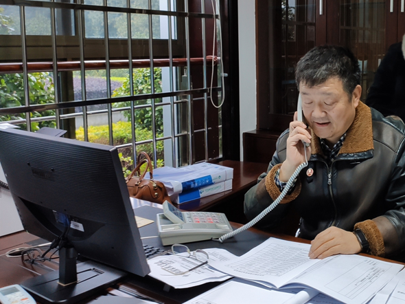 刘湘凌大年初一检查值班值守和肺炎疫情防控工作